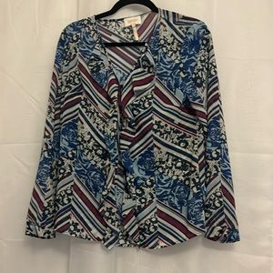 Awesome casual or work blouse. Perfect material and look for spring.